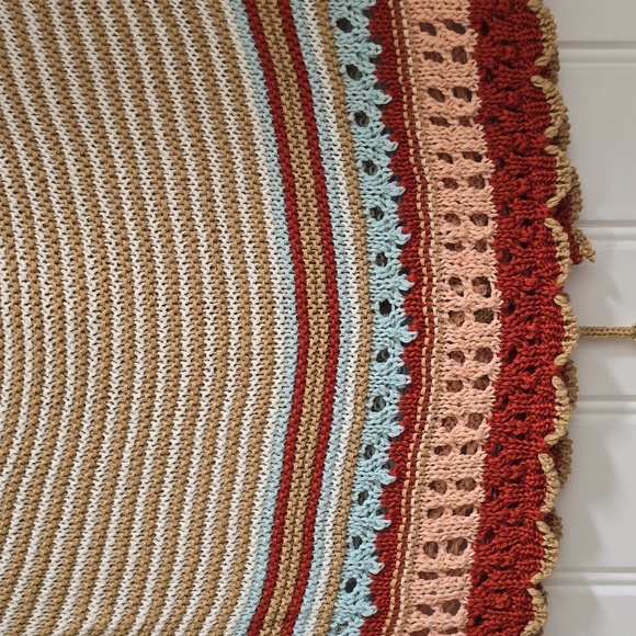 NEW ALTAR'D STATE Crochet Crop - Picture 6 of 6